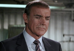 Sean Connery como James Bond en Nunca digas nunca jamás (1983)